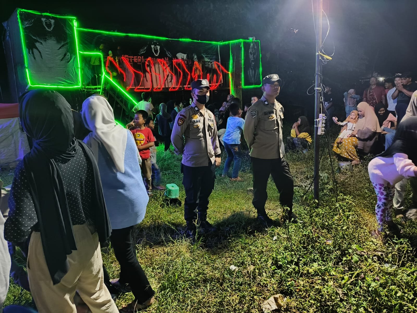 Personil Polsek Anggeraja Laksanakan Patroli KRYD Di Pasar Malam, Jaga Kondusifitas Kamtibmas