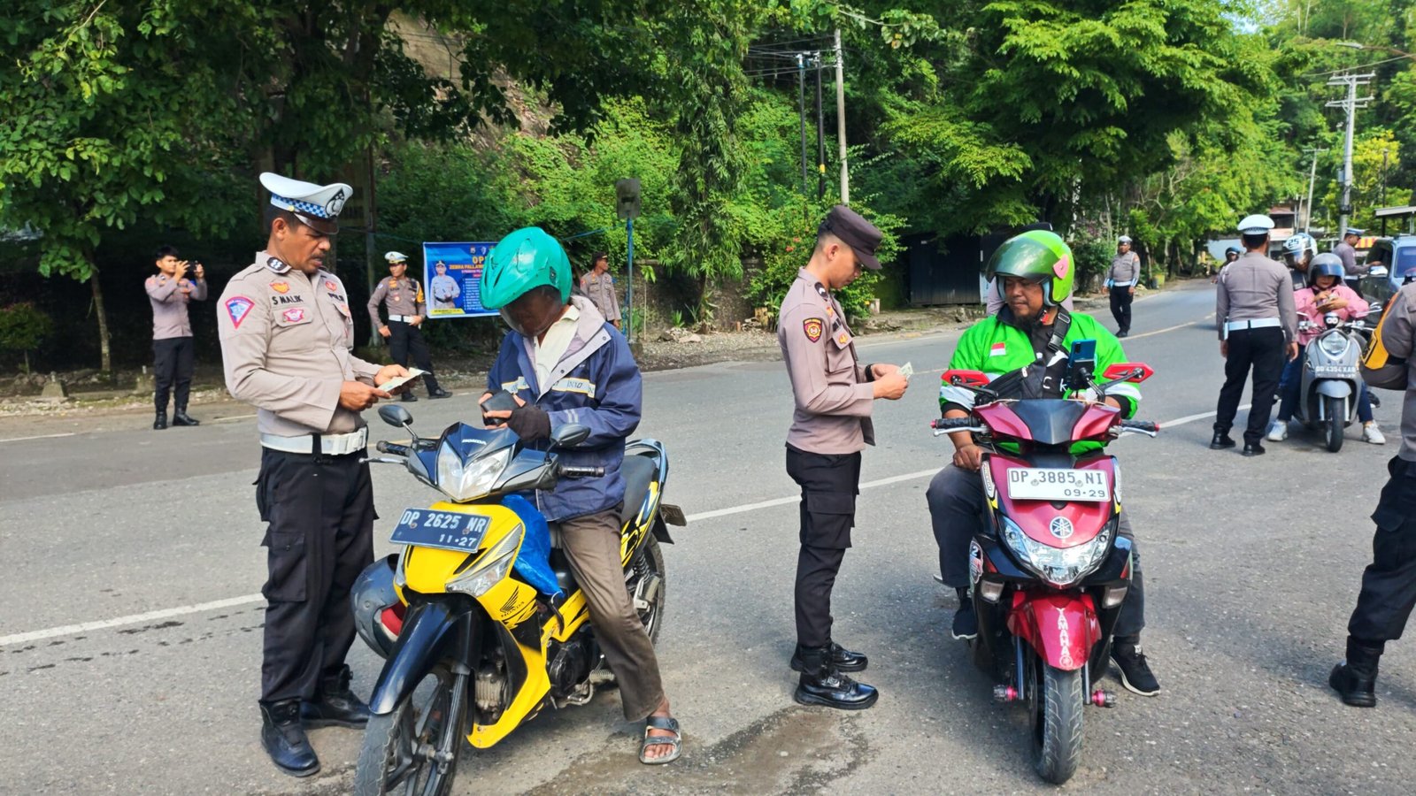 Hari Ke-4 Operasi Zebra Pallawa 2025, Polres Enrekang Intensifkan Penindakan 8 Pelanggaran Prioritas; Sipropam Lakukan Pemeriksaan Internal Tanpa Kompromi