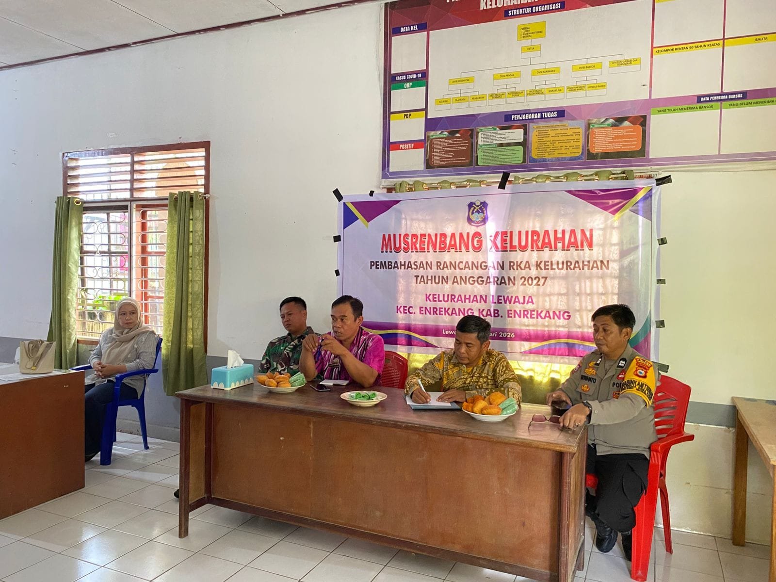 Bhabinkamtibmas Polsek Enrekang menghadiri Musrenbang di Desa Binaannya