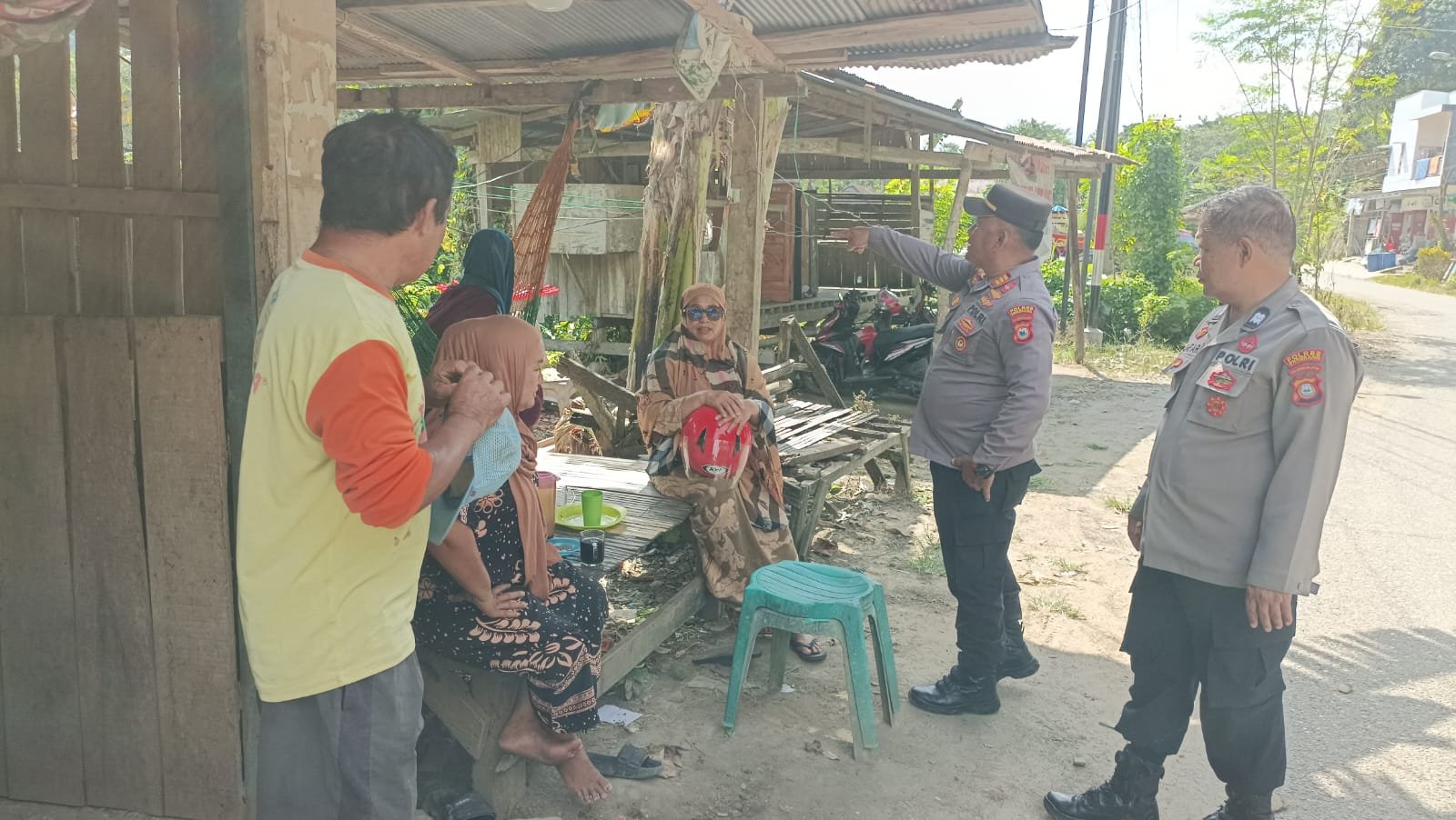 Wujudkan Kamtibmas Kondusif, Kasat Binmas Sambangi Warga Kelurahan Lewaja