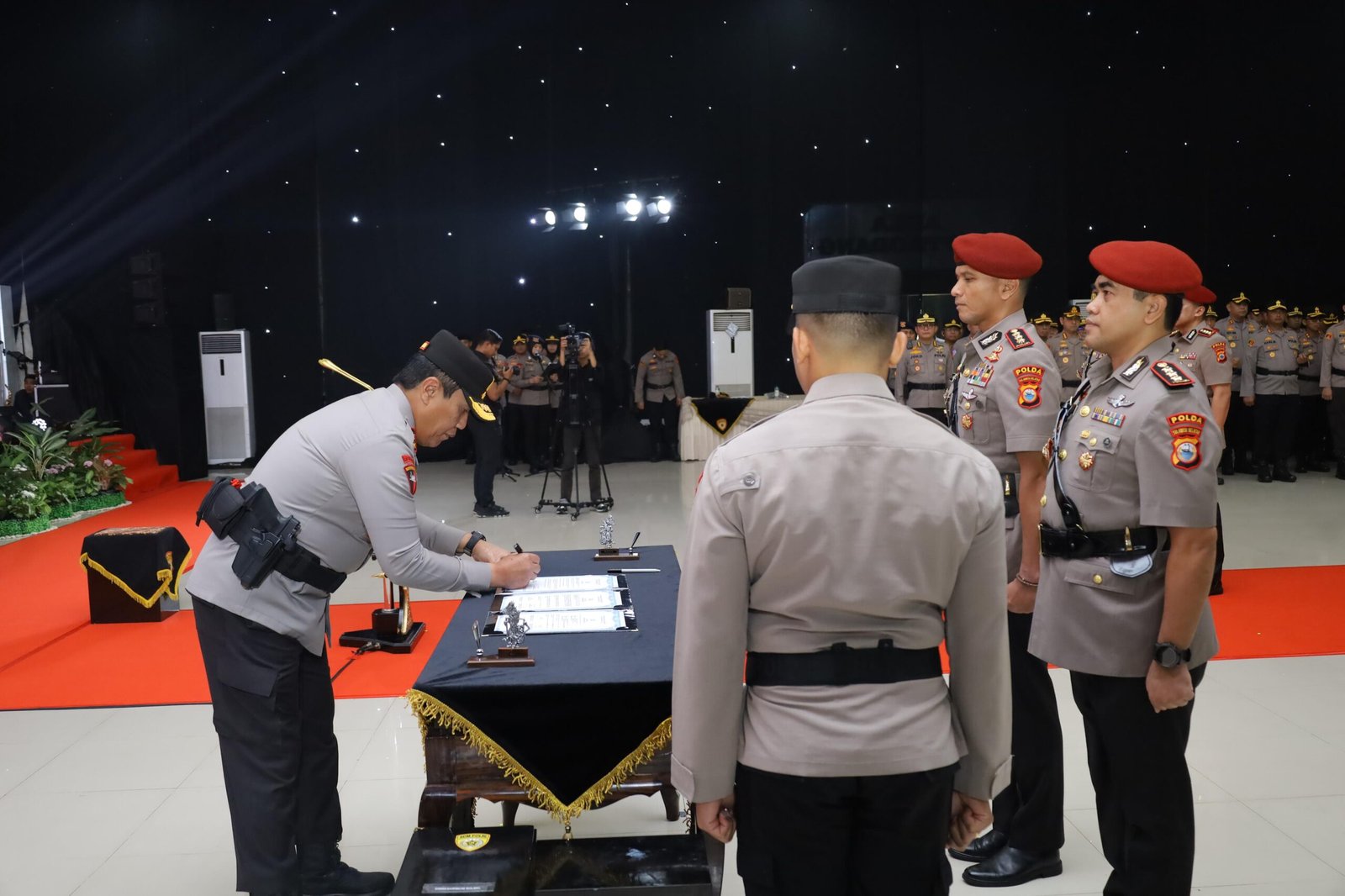 Kapolda Sulsel Pimpin Pelantikan Wakapolda dan Dirreskrimum serta Sertijab Dirreskrimsus, Tekankan Dukungan dan Soliditas Jajaran