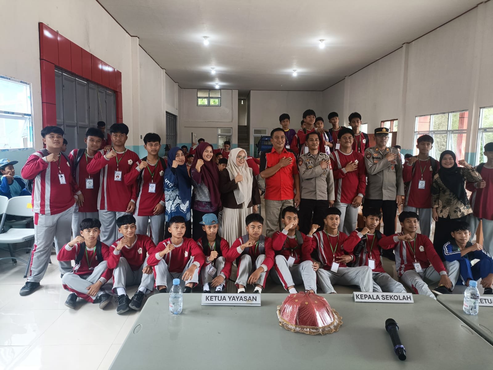 Kapolsek Alla Berikan Pembinaan Generasi Muda di SMKS 45 Kalosi, Tanamkan Disiplin dan Kesadaran Hukum